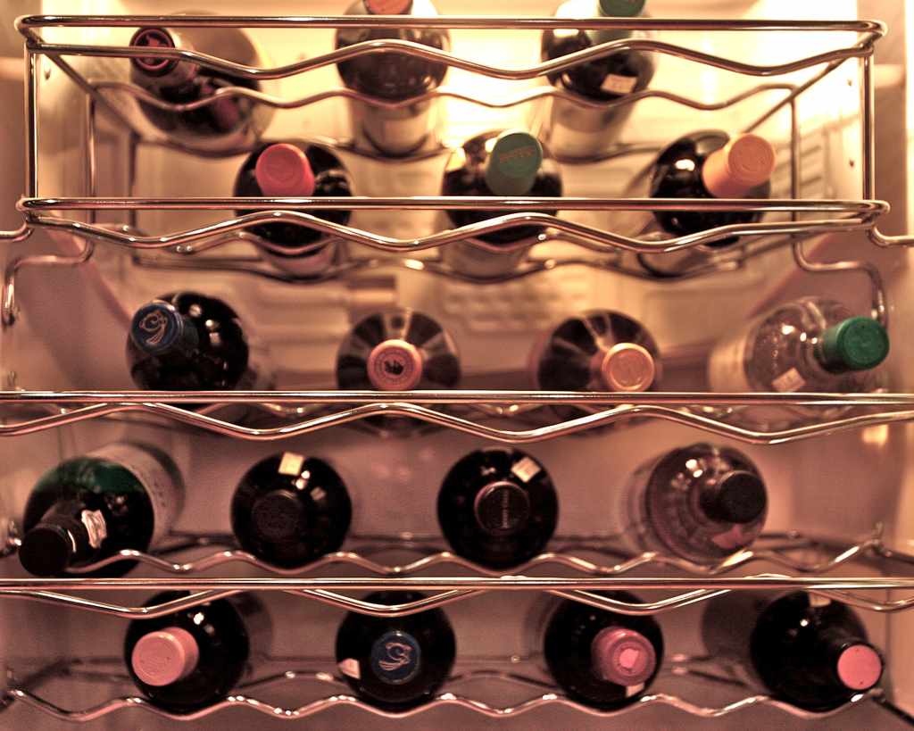 Холодильник с вином