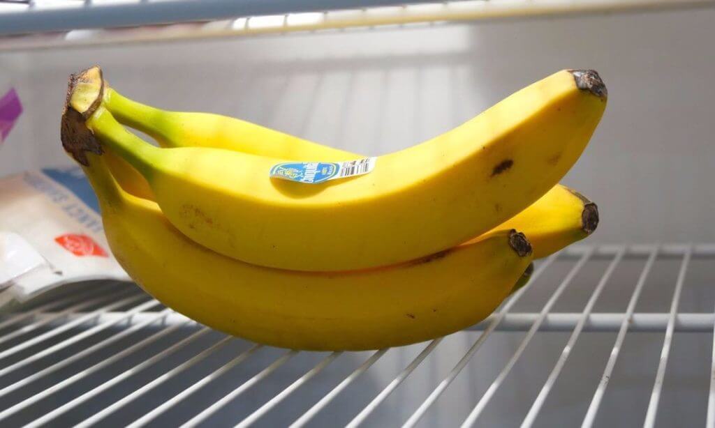 Бананы в холодильнике
