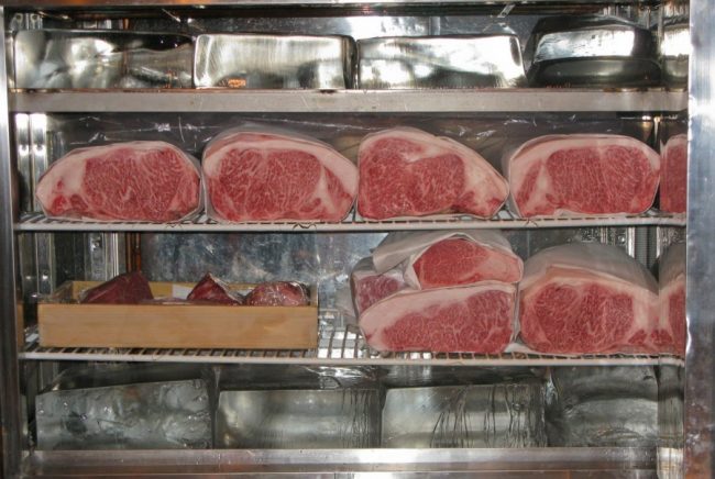 Сколько хранится мясо в холодильнике: народные и общепризнанные способы