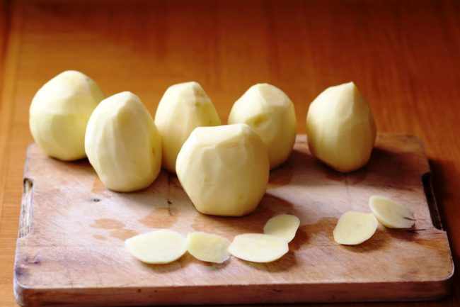 Как правильно и сколько можно хранить очищенную картошку