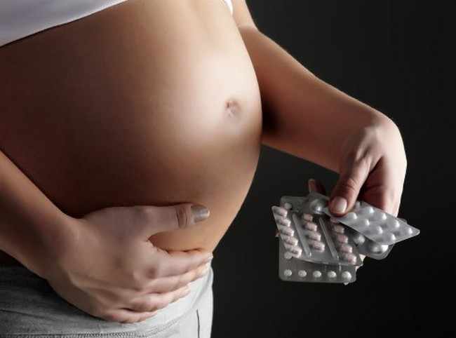 Как правильно принимать лекарства во время беременности?