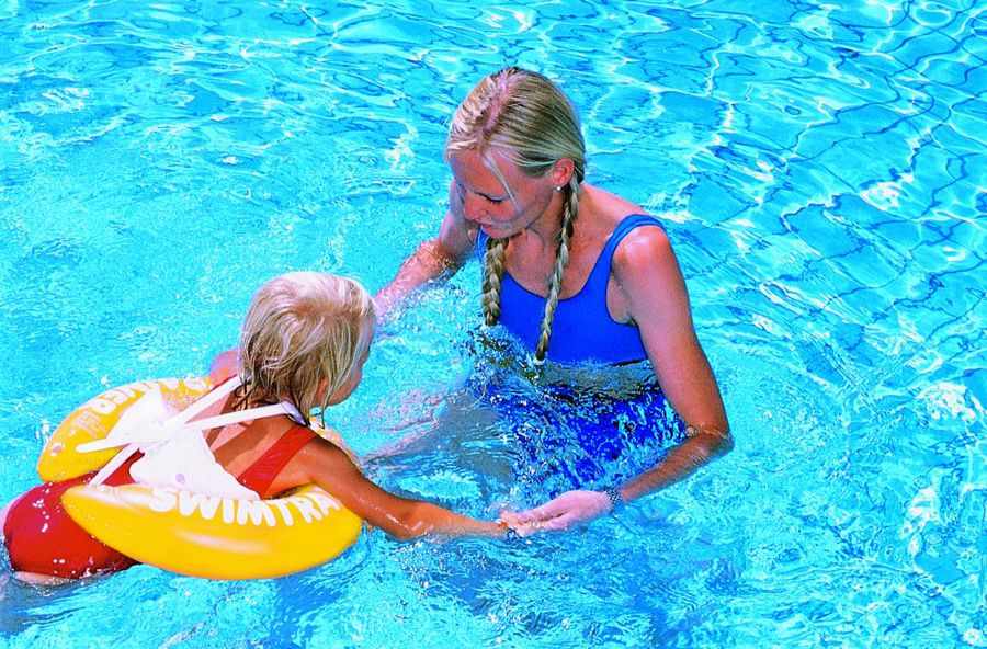 Как правильно подобрать ребенку детский надувной круг для купания?